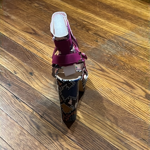 Multi Color Snake Print sz 11 Heels - Picture 3 of 6